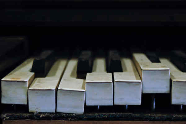 ガタガタのピアノ